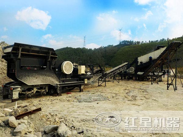 紅星車載移動碎石機生產現(xiàn)場