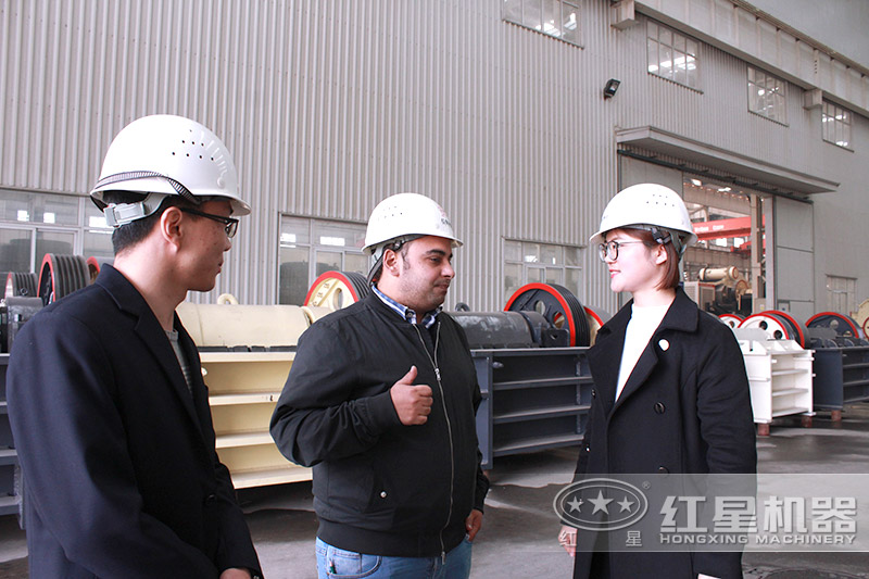 五七破碎石機(jī)價格優(yōu)惠，客戶實地考察