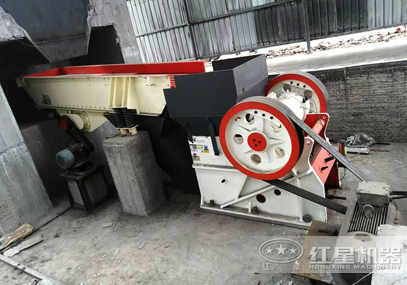 顎式破碎機施工現(xiàn)場 顎式破碎機施工現(xiàn)場