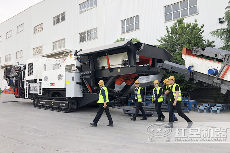 煤炭破碎機(jī)價(jià)格實(shí)惠，客戶來廠考察