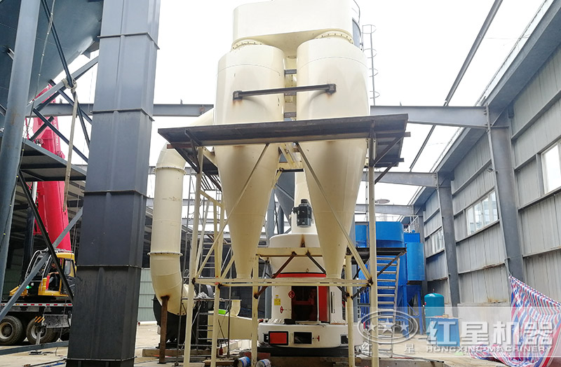 雷蒙磨生產(chǎn)前檢查，側(cè)門(mén)可打開(kāi)