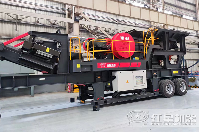 移動顎式碎石機(jī)圖片 移動顎式碎石機(jī)圖片