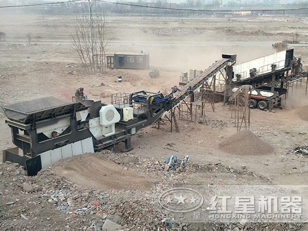 汽車式移動破碎機作業(yè)現(xiàn)場 汽車式移動破碎機作業(yè)現(xiàn)場