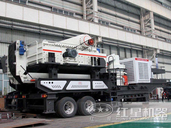 安裝圓錐破碎機的小型移動石子破碎機