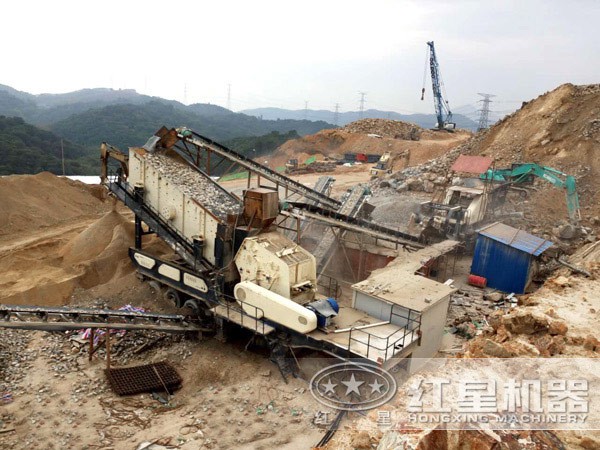 移動式1214反擊破碎機(jī)現(xiàn)場