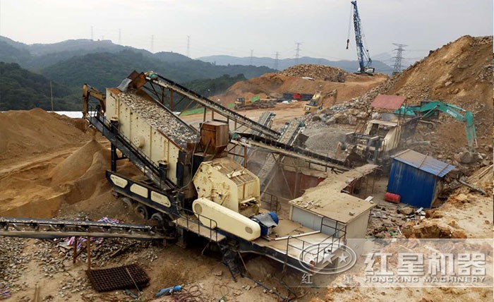 環(huán)保移動軋石機(jī)生產(chǎn)現(xiàn)場