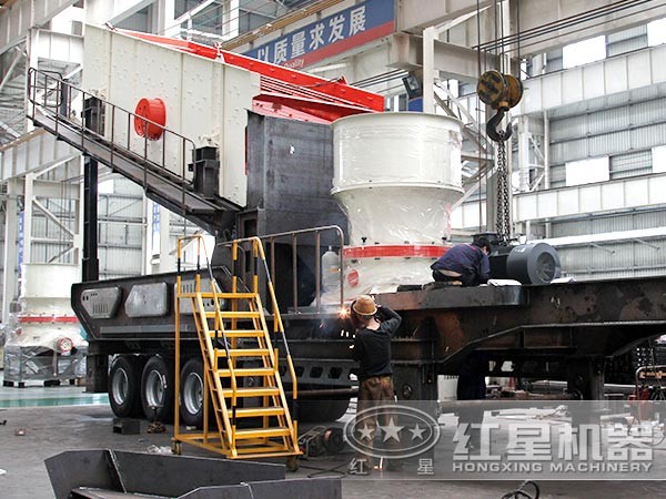移動小型石子機生產(chǎn)車間 移動小型石子機生產(chǎn)車間