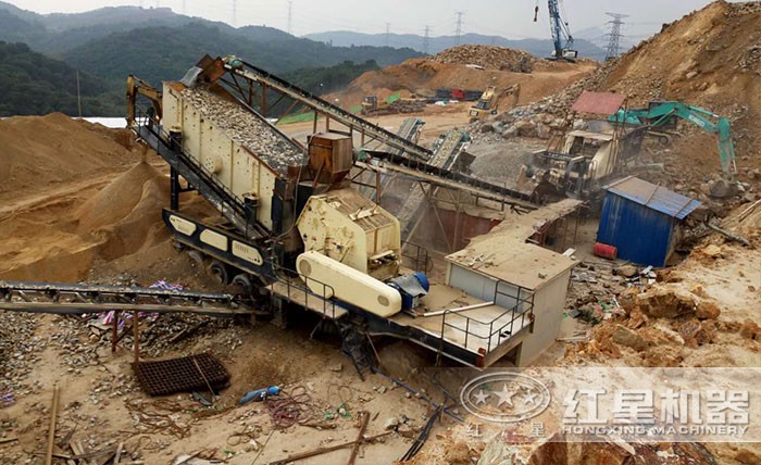 紅星輪胎式移動(dòng)破石機(jī)現(xiàn)場(chǎng) 紅星輪胎式移動(dòng)破石機(jī)現(xiàn)場(chǎng)