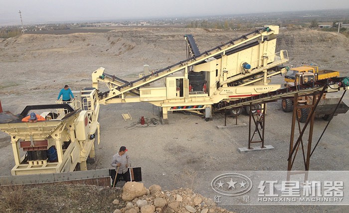 移動(dòng)式環(huán)保破碎機(jī)現(xiàn)場(chǎng)