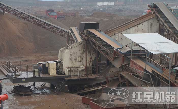 建筑垃圾處理現(xiàn)場(chǎng)——環(huán)保型移動(dòng)破碎機(jī)