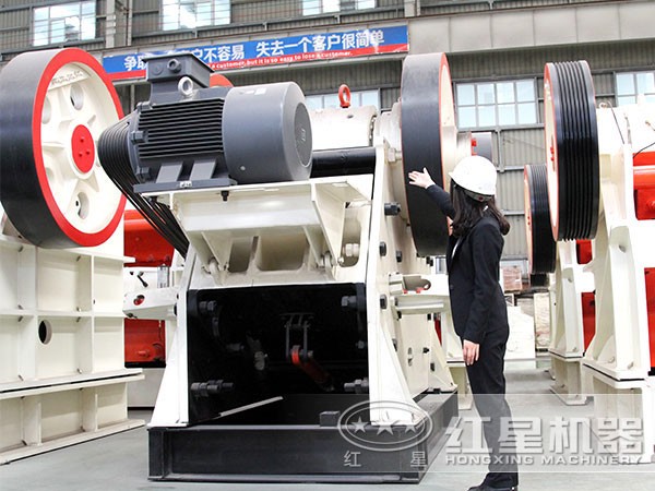 小型粗碎機內(nèi)部深腔展示