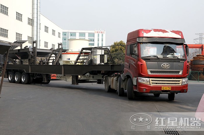 移動石子制沙機(jī)車頭牽引開著走 移動石子制沙機(jī)車頭牽引開著走