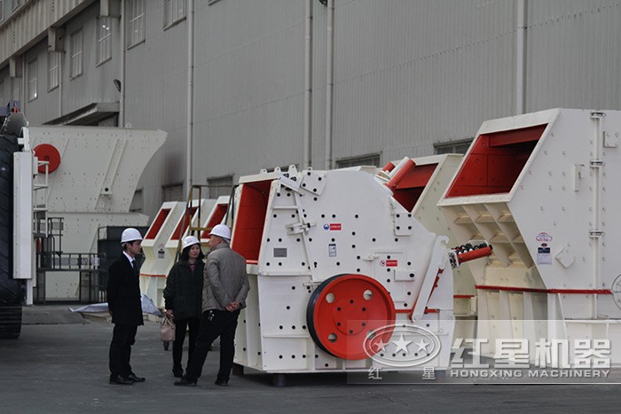 客戶來廠考察，技術(shù)經(jīng)理陪同