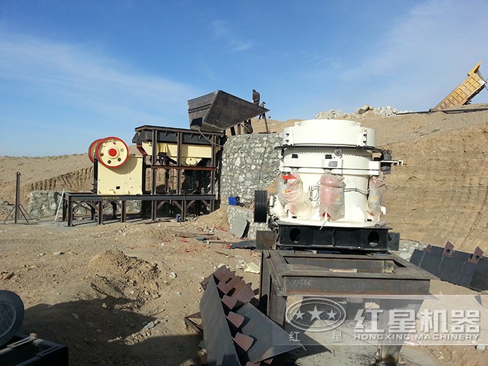 鵝卵石加工現(xiàn)場(chǎng) 鵝卵石加工現(xiàn)場(chǎng)