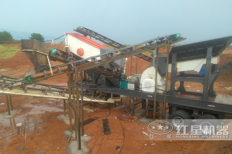 移動(dòng)砂石破碎站安裝現(xiàn)場(chǎng) 移動(dòng)砂石破碎站安裝現(xiàn)場(chǎng)