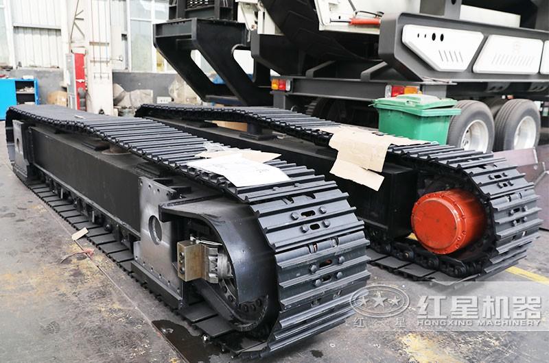 移動機制砂生產(chǎn)設(shè)備的履帶驅(qū)動裝置 移動機制砂生產(chǎn)設(shè)備的履帶驅(qū)動裝置