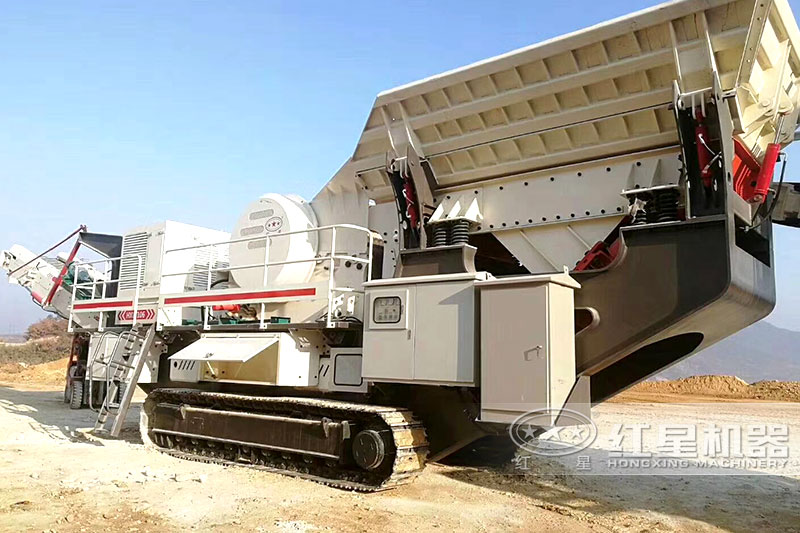 移動顎破+給料機(jī)，生產(chǎn)現(xiàn)場