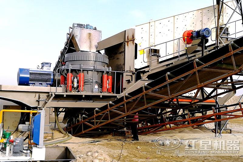 紅星安徽客戶配置可移動(dòng)式打石頭機(jī)器，便捷性更好