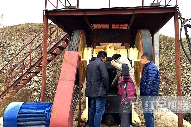 顎破機現(xiàn)場展示，紅星客戶就近現(xiàn)場參觀