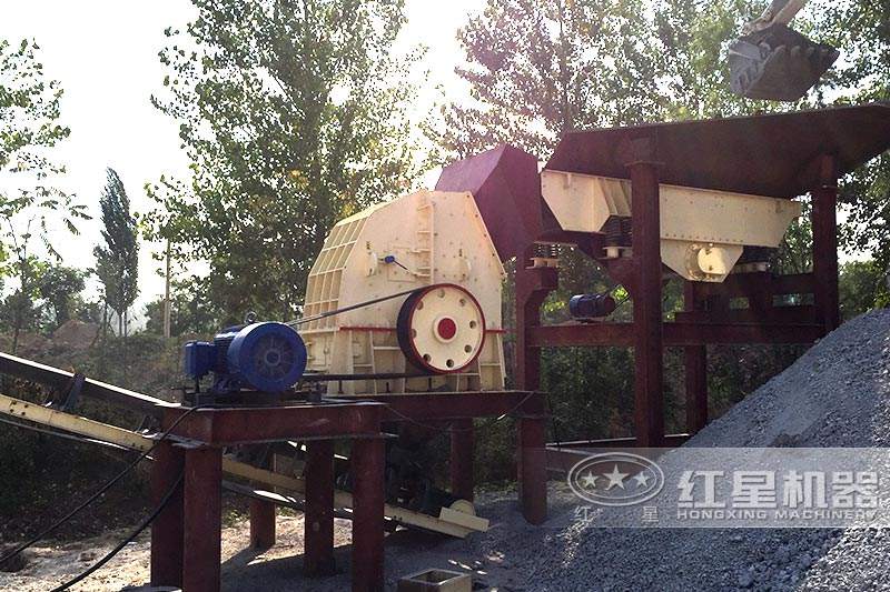 石頭破碎現(xiàn)場，配置重錘破