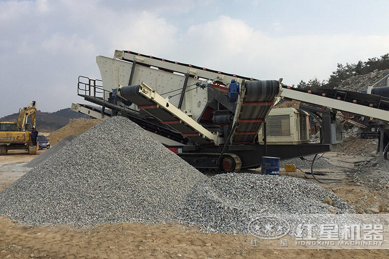 石頭破碎現(xiàn)場，配置履帶式破碎車