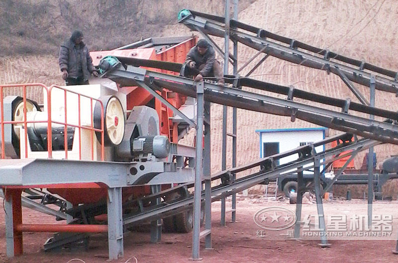 移動(dòng)式碎石機(jī)現(xiàn)場