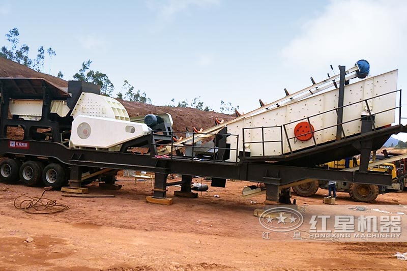 車(chē)載建筑垃圾粉碎機(jī)現(xiàn)場(chǎng)