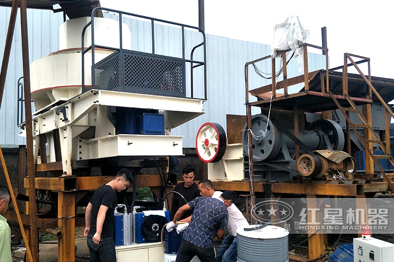 機制砂生產(chǎn)設(shè)備現(xiàn)場