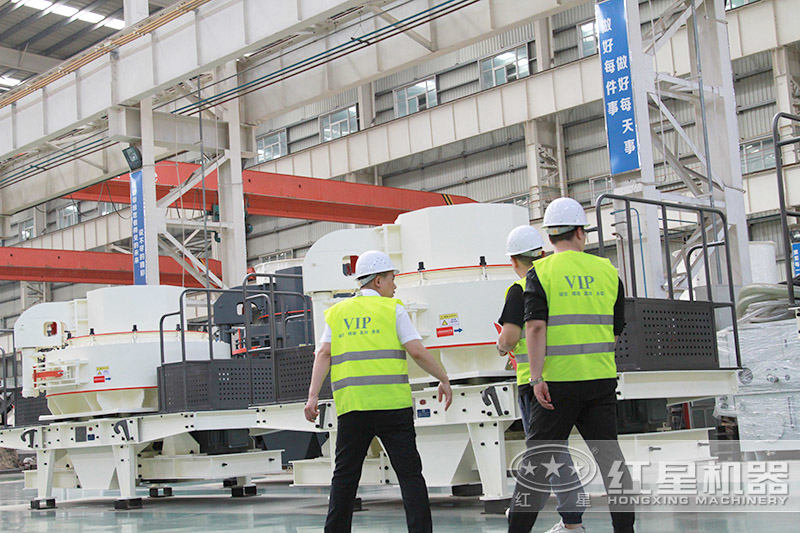 用戶(hù)來(lái)廠參觀制砂生產(chǎn)線設(shè)備并獲取免費(fèi)方案定制，成本預(yù)估