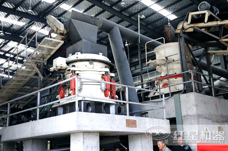 硬物料碎石場，圓錐式破碎機(jī)現(xiàn)場