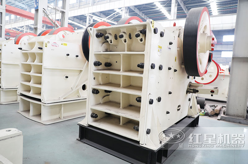 花崗巖粗碎設(shè)備，鄂式破碎機