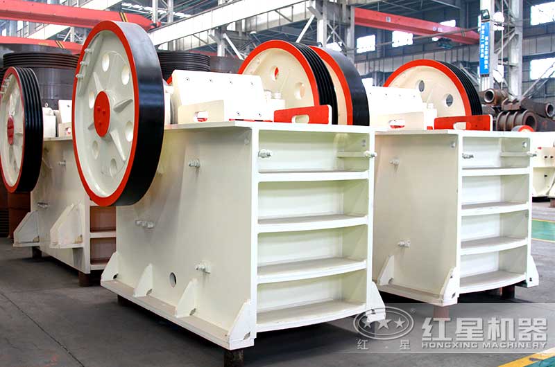 PE鄂式破石機(jī)，設(shè)計(jì)簡(jiǎn)單，運(yùn)行穩(wěn)定