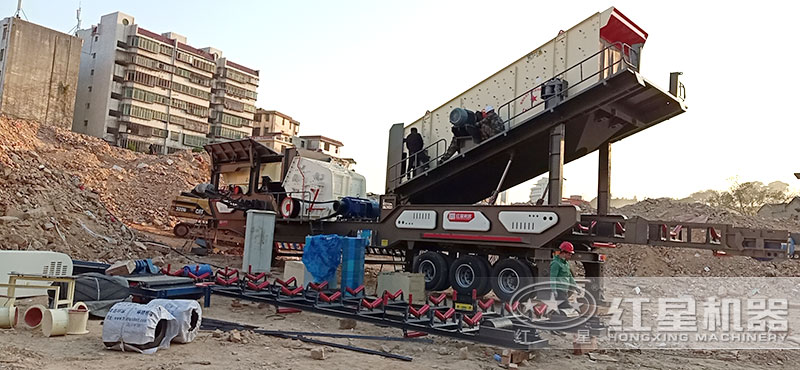 移動(dòng)打石機(jī)客戶現(xiàn)場(chǎng)